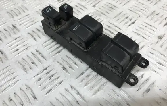 Nissan X-Trail T30 Electric window control switch