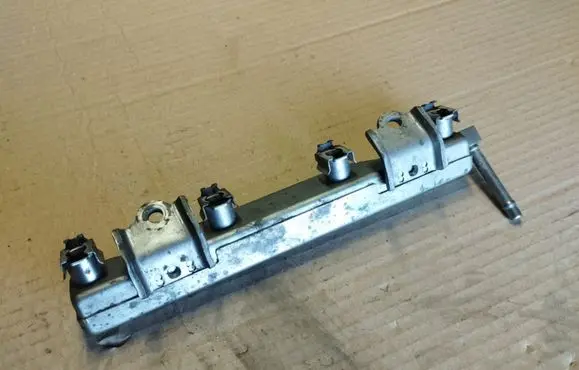 Nissan Note (E11) Fuel main line pipe