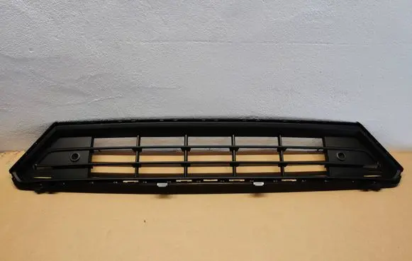 Volvo XC40 Front bumper lower grill 32136098DAN 32136098
