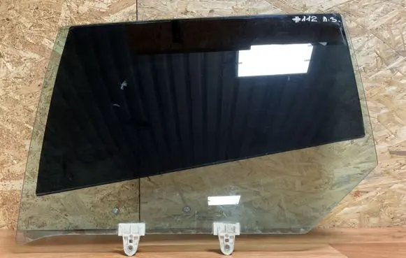 Renault Megane III Rear door window glass 43R000015