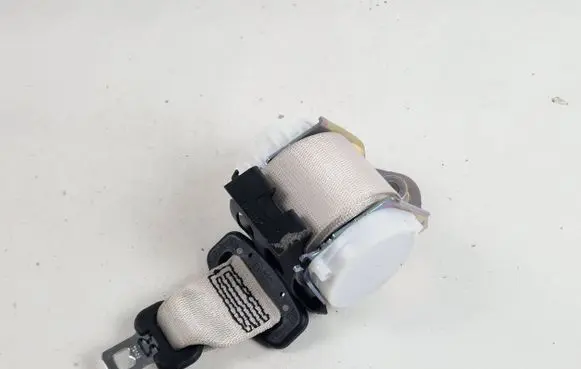 BMW 6 F12 F13 Middle seatbelt (rear) 9242231