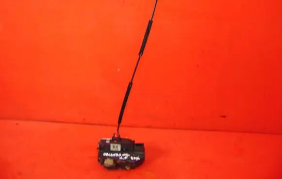 Chevrolet Orlando Front door lock 13578276