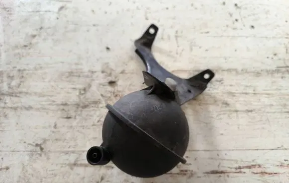 Volkswagen Touareg I Vacuum air tank 054129808