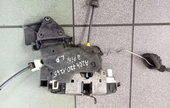 Mercedes-Benz C W204 Sliding door lock A2047201235