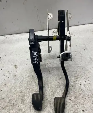 Volvo V70 Pedal assembly 3524406