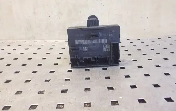 Volkswagen PASSAT B8 Door control unit/module 5Q0959392D 5Q0959392B
