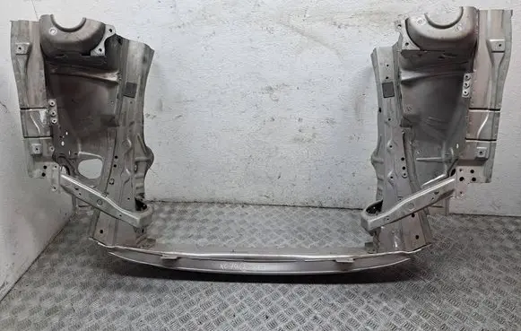 Volvo XC70 Front bodywork piece 31253241 8693857 30655391