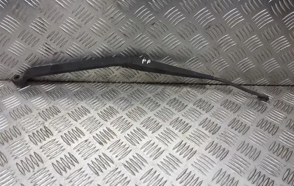 Mitsubishi Outlander Front wiper blade arm