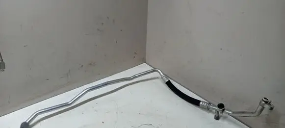 BMW 2 F46 Air conditioning (A/C) pipe/hose 6832950