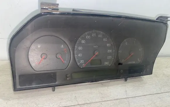 Volvo V70 Speedometer (instrument cluster) 9168386 69794700T