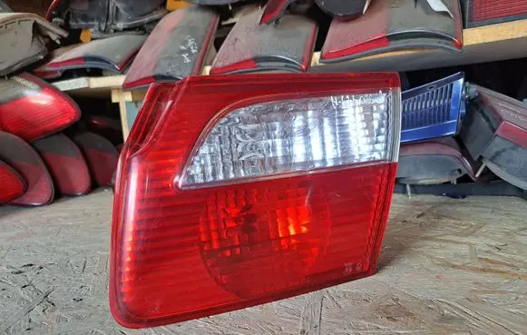 Mazda 626 Tailgate rear/tail lights 22661919
