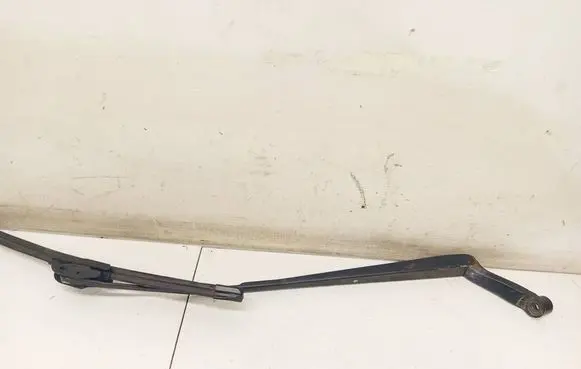 Toyota Avensis T250 Front wiper blade arm 