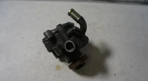 Volkswagen Golf IV Power steering pump 1J0422151A 24304