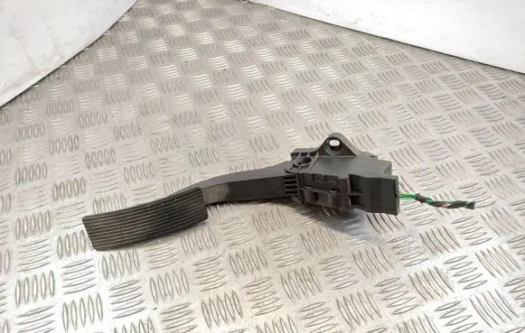 Mercedes-Benz B W246 W242 Accelerator throttle pedal A2463001404 A246300
