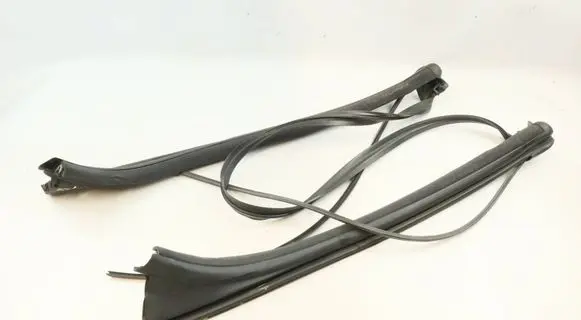 BMW M6 Rubber seal front coupe door window 7175474 51767175474