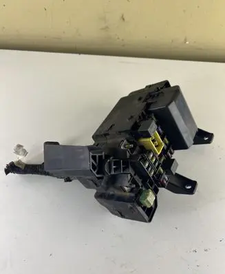 Mitsubishi Pajero Fuse module MR337785 G8C255M