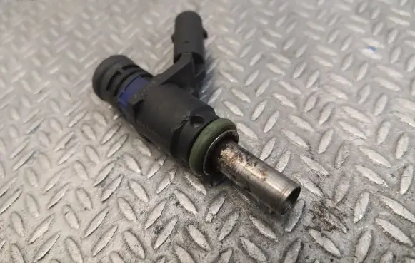 Mercedes-Benz A W169 Fuel injector 0000789023