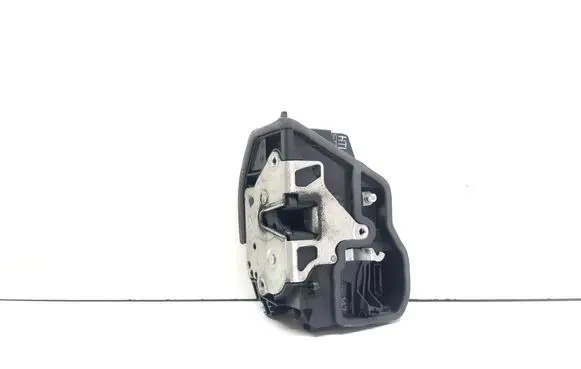 BMW X3 E83 Rear door lock 7202147