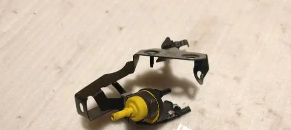 Dacia Sandero III Vacuum valve 8200584324