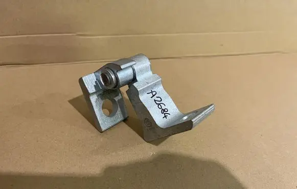 Audi A4 S4 B8 8K Front door hinge set 8k0831401S