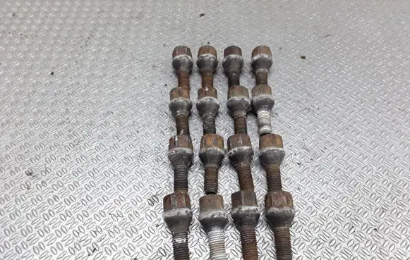 Renault Modus Nuts/bolts 