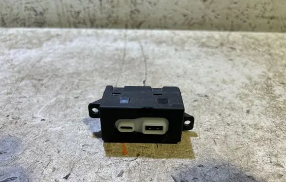 Jeep Grand Cherokee WL USB control unit 68422663AB 61571E TM4420757