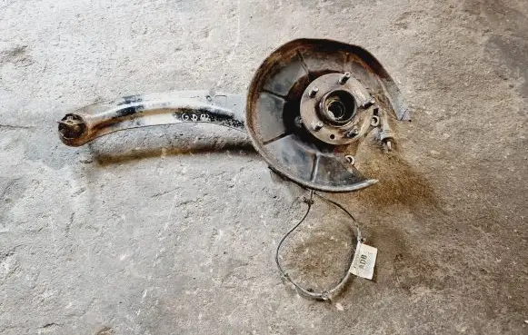 Ford Kuga I Rear wheel hub 9A1598323A 9A1598323