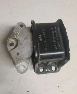 Peugeot 308 SW Engine mount bracket 9636845880 9636270080 9636583980