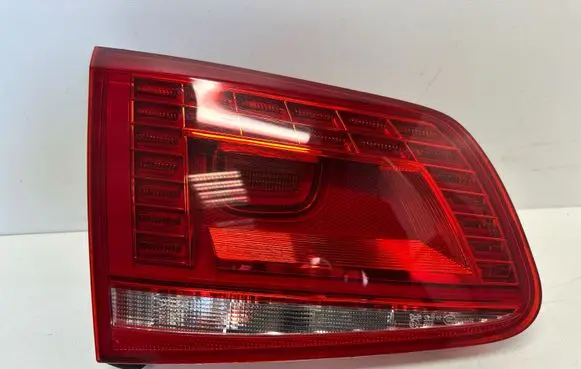 Volkswagen Touareg II Tailgate rear/tail lights 7P6945307