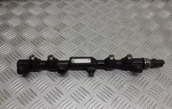 Ford Mondeo Mk III Fuel main line pipe