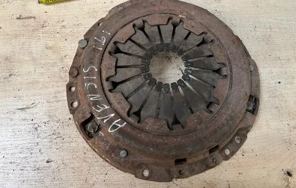 Toyota Avensis T220 Pressure plate 