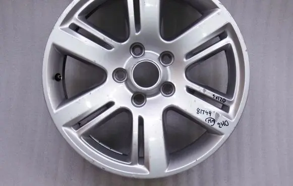 Volkswagen Amarok R17 alloy rim 