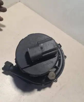 BMW 7 E38 Secondary air pump 1437701 1437700 7218525