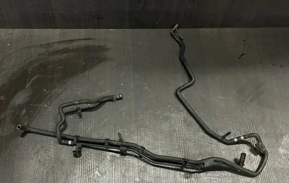 Volkswagen Touareg II Engine coolant pipe/hose 7P6122447S