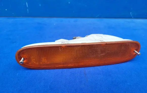 Nissan NX 100 Front indicator light 21063332