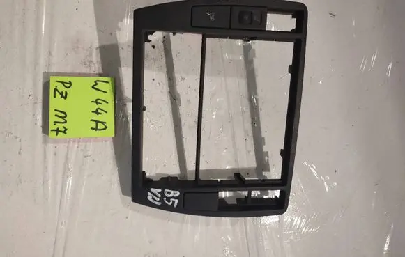 Volkswagen PASSAT B5 Panel trim 3B0858180A 1341721016