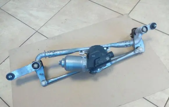 Jeep Cherokee Front wiper linkage and motor 68102175AA NE67617