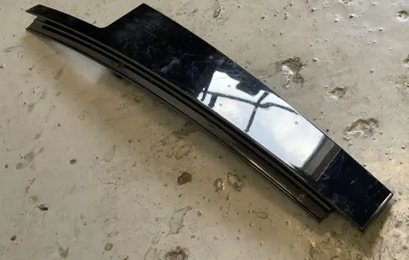 BMW M5 F90 Rear door glass trim molding 7390139 9500 0418