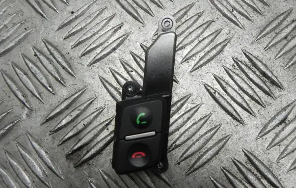 Steering wheel buttons/switches
