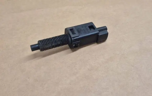 Audi A6 S6 C4 4A Brake pedal sensor switch 811907343b
