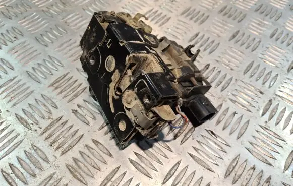 Skoda Fabia Mk1 (6Y) Coupe door lock (next to the handle) 3B1837015A