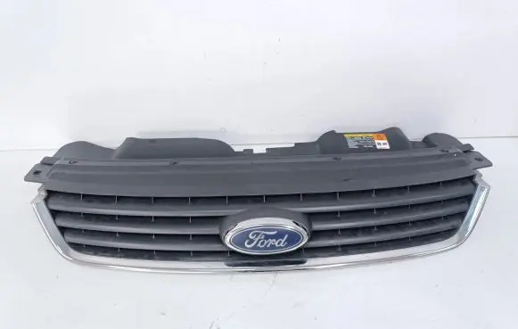Ford Kuga I Front bumper upper radiator grill 8V41R7081A
