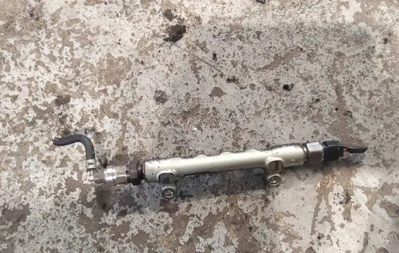 Toyota Avensis T250 Fuel distributor 10Y0TA B6080