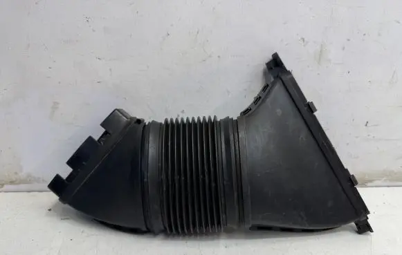 Maserati Levante Air intake duct part 670031926
