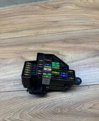 Volkswagen Golf V Fuse box set 2061784284 SLUZB