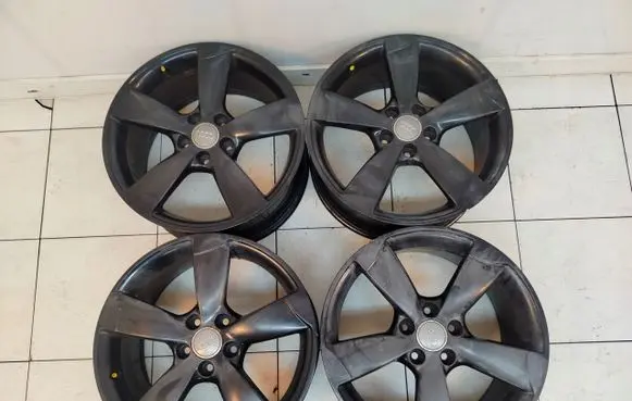 Audi A3 S3 8P R18 carbon fiber rim 