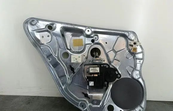 Volkswagen Polo IV 9N3 Rear door window regulator with motor 