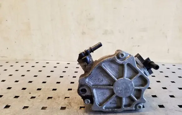 Peugeot 208 Vacuum pump 9684786780