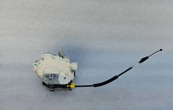 Audi A4 S4 B8 8K Front door lock 8J1837016A
