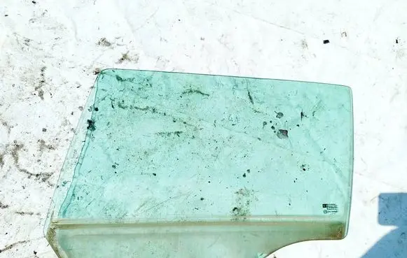 Opel Astra H Rear door window glass AS2